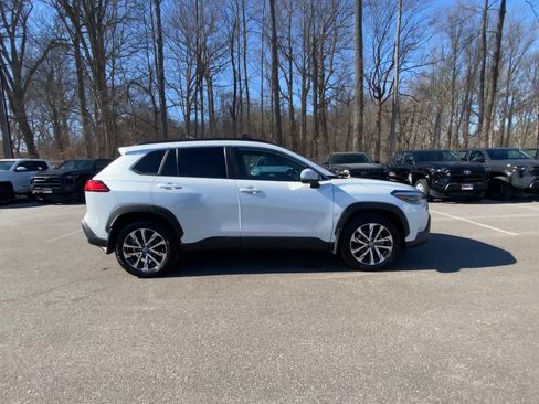 Used 2023 Toyota Corolla Cross XLE w/ Convenience Package image 17