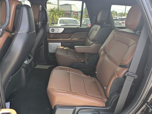 Used 2023 Lincoln Navigator Reserve AWD/4WD image 14