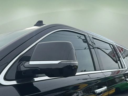 Used 2019 Cadillac Escalade ESV Premium Luxury image 17