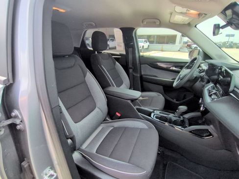 Used 2025 Chevrolet TrailBlazer LT AWD/4WD image 30