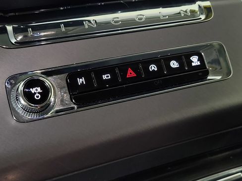 Certified 2025 Lincoln Aviator 2WD w/ Jet Appearance Package image 51