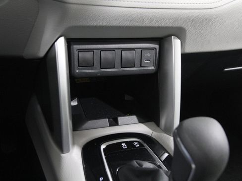 Used 2024 Toyota Corolla Cross LE image 14