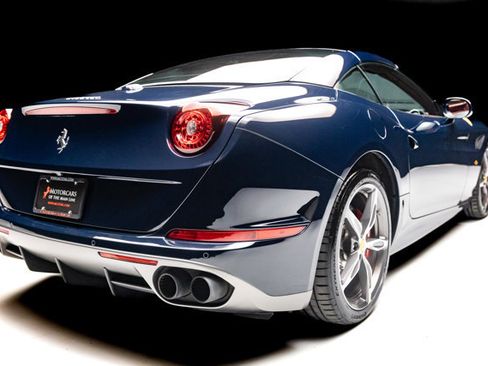 Used 2016 Ferrari California T RWD image 38