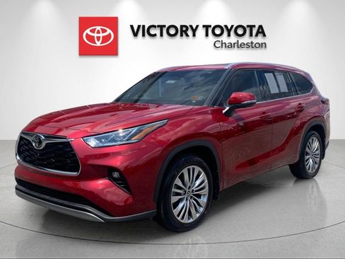 Used 2025 Toyota Highlander Platinum AWD/4WD image 1