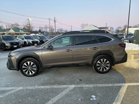 Used 2023 Subaru Outback Limited image 3