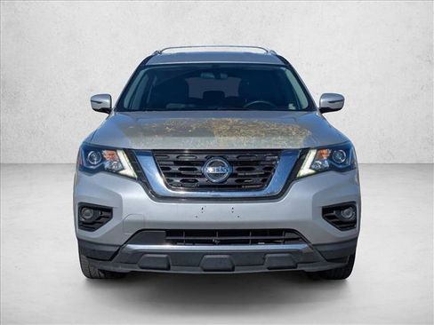 Used 2019 Nissan Pathfinder S image 2