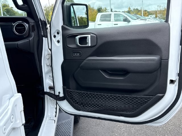 Used 2020 Jeep Wrangler Unlimited Sahara AWD/4WD image 24