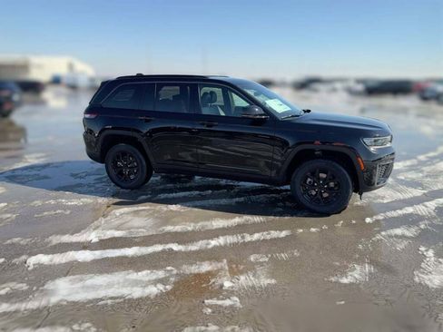 New 2026 Jeep Grand Cherokee Altitude image 15