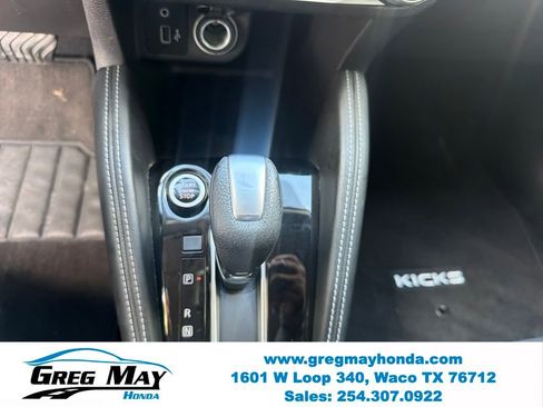 Used 2018 Nissan Kicks SR FWD image 17