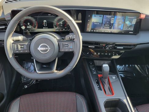 New 2026 Nissan Kicks SR w/ SR Premium Package FWD image 4