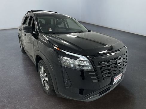 New 2026 Nissan Pathfinder SL image 1