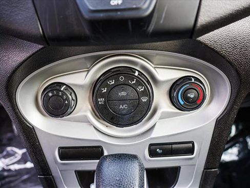 Used 2016 Ford Fiesta SE image 17