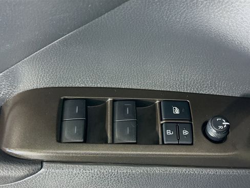 Used 2021 Toyota Camry LE image 23