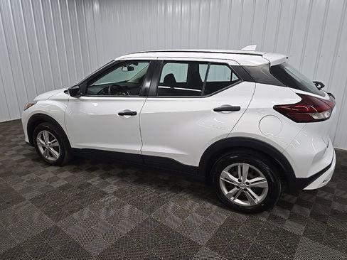 Used 2022 Nissan Kicks S image 4