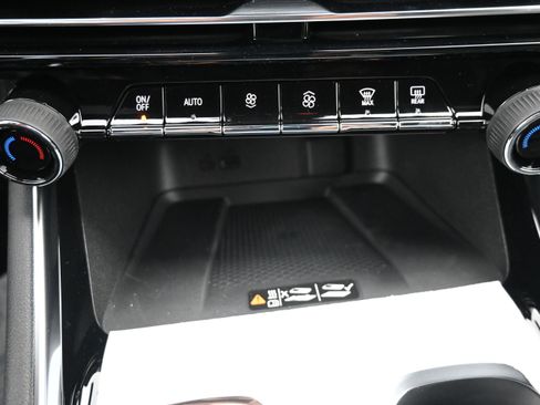 New 2026 Chevrolet Traverse Z71 w/ Enhanced Driving Package AWD/4WD image 16