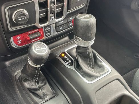 Used 2025 Jeep Wrangler Unlimited Rubicon image 8