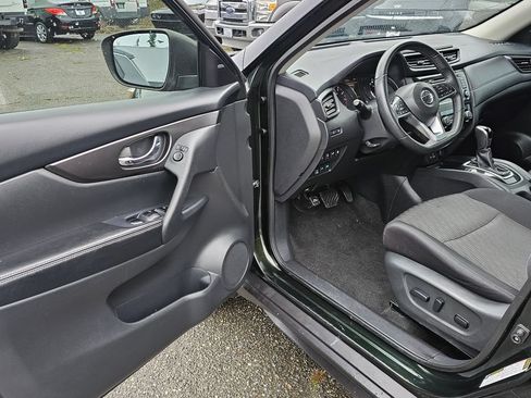 Used 2019 Nissan Rogue SV AWD/4WD image 18