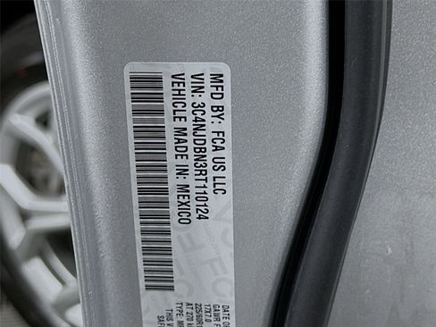 Used 2024 Jeep Compass Latitude AWD/4WD image 21
