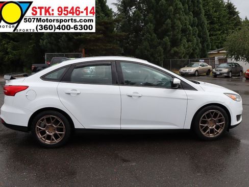 Used 2017 Ford Focus SE FWD image 5