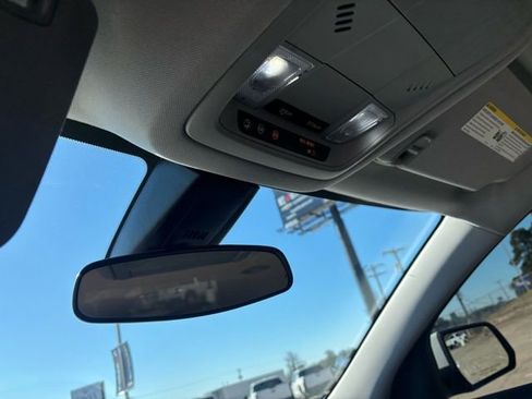 Used 2023 GMC Acadia SLE image 19