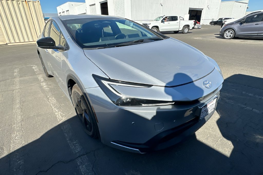 Used 2024 Toyota Prius LE FWD image 2
