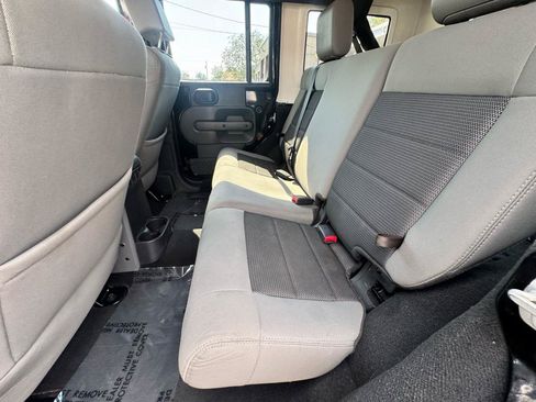 Used 2010 Jeep Wrangler Unlimited Rubicon AWD/4WD image 20
