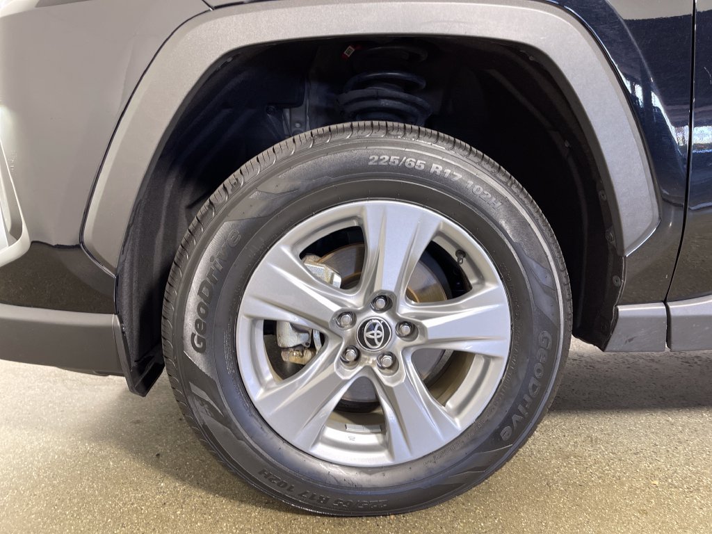 Certified 2025 Toyota RAV4 LE AWD/4WD image 11