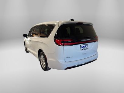 Used 2024 Chrysler Pacifica Touring-L