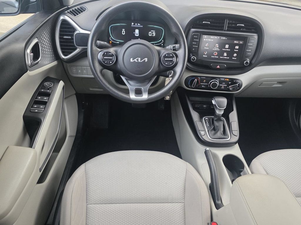 Used 2023 Kia Soul LX w/ LX Technology Package FWD image 9