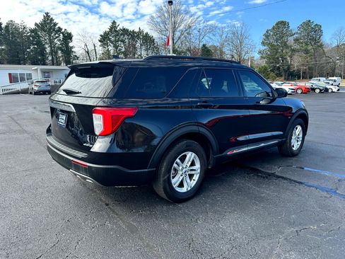 Used 2022 Ford Explorer XLT w/ Equipment Group 202A image 6