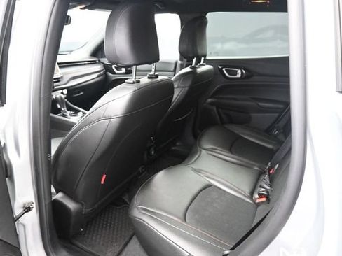 Used 2025 Jeep Compass Trailhawk AWD/4WD image 12