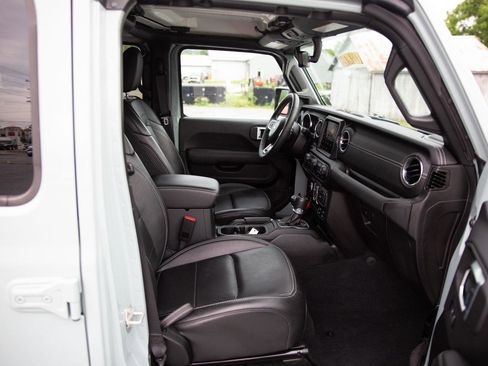 Used 2023 Jeep Wrangler Unlimited Sahara w/ Cold Weather Group AWD/4WD image 24