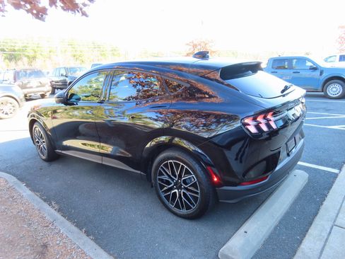 Used 2025 Ford Mustang Mach-E Premium image 6