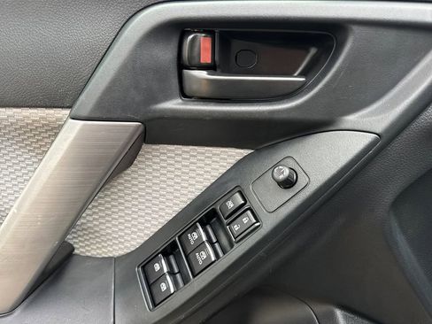 Used 2017 Subaru Forester 2.5i w/ Alloy Wheel Package image 10