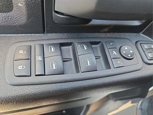 Used 2024 RAM 2500 Tradesman w/ Chrome Appearance Group AWD/4WD image 15