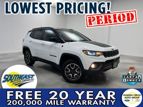 Used 2025 Jeep Compass Trailhawk AWD/4WD image 1