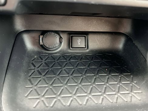 Used 2022 Toyota RAV4 LE image 32