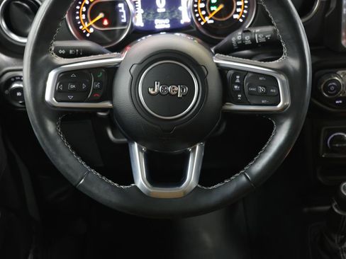 Used 2022 Jeep Wrangler Unlimited Sahara w/ Dual Top Group AWD/4WD image 17