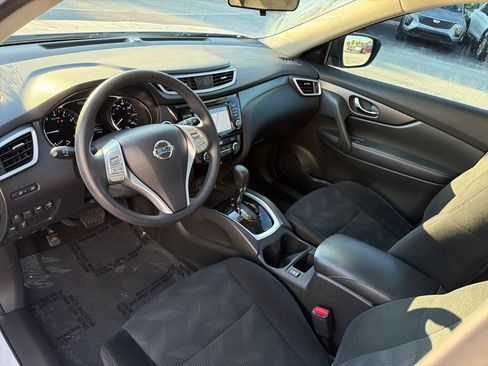 Used 2016 Nissan Rogue SV w/ SV Premium Package image 14