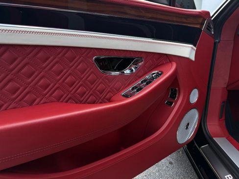 Used 2022 Bentley Continental GT image 25