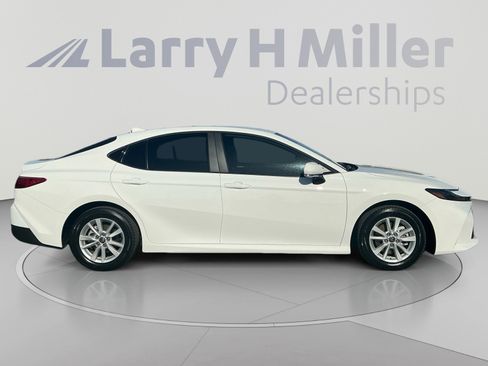 Used 2026 Toyota Camry LE FWD image 6