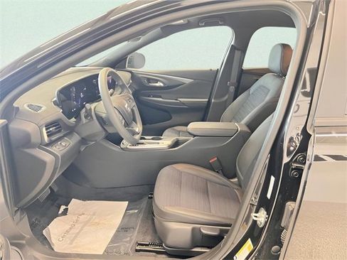 Used 2025 Buick Envista Preferred image 18