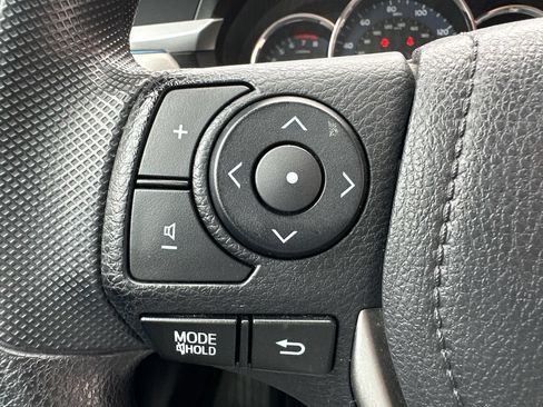 Used 2016 Toyota Corolla LE FWD image 17