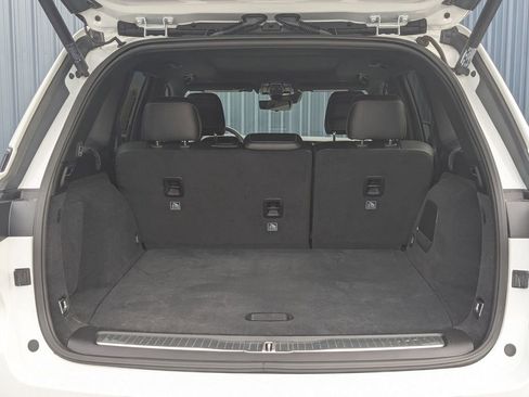 Used 2022 Jeep Grand Cherokee Overland w/ Advanced Protech Group III image 9