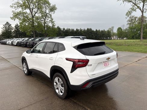 Used 2025 Chevrolet Trax LS FWD image 20
