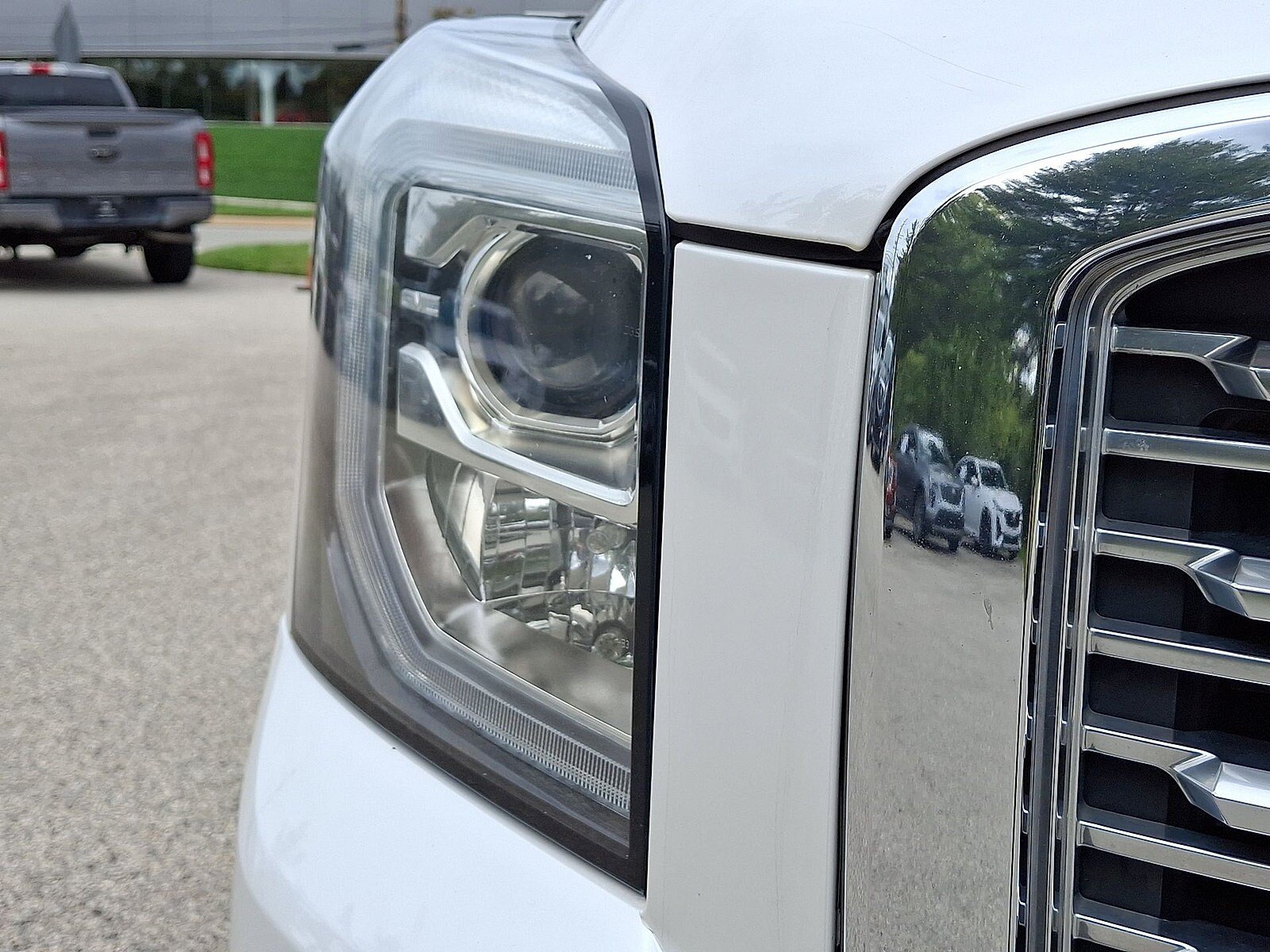 Used 2018 GMC Yukon XL Denali w/ Open Road Package AWD/4WD image 28