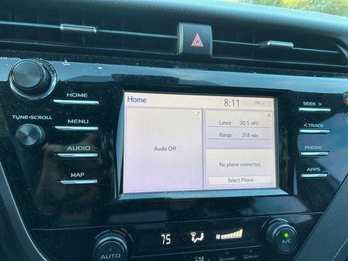 Used 2019 Toyota Camry SE image 24