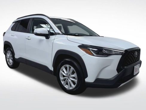Used 2023 Toyota Corolla Cross LE w/ Moonroof Package AWD/4WD image 2
