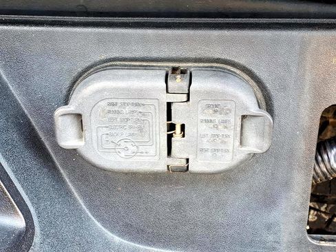 Used 2017 Toyota Tacoma TRD Sport w/ Premium & Technology Package image 12