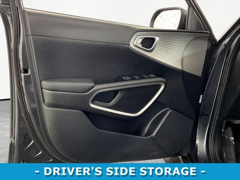 Used 2025 Kia Soul LX w/ LX Technology Package FWD image 18